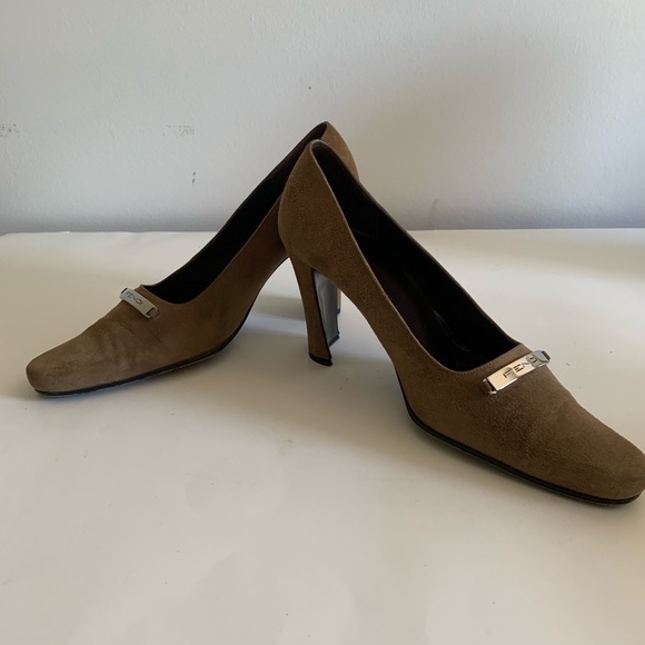 Vintage Fendi Scarpe Camel Suede Pumps - Picture 2 of 10